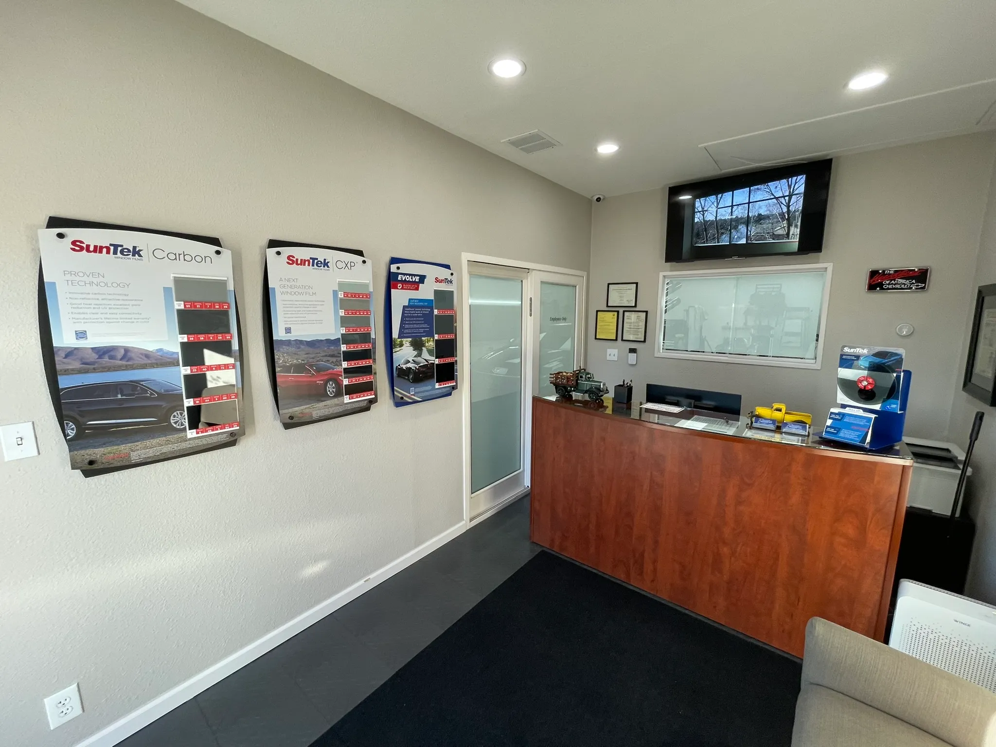 Pacific Window Tint reception and waiting area